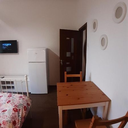 Romantic Calm Apartments Piata Universitate บูคาเรสต์ ภายนอก รูปภาพ
