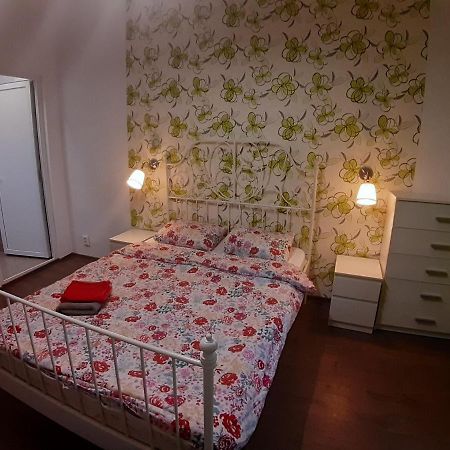 Romantic Calm Apartments Piata Universitate บูคาเรสต์ ภายนอก รูปภาพ