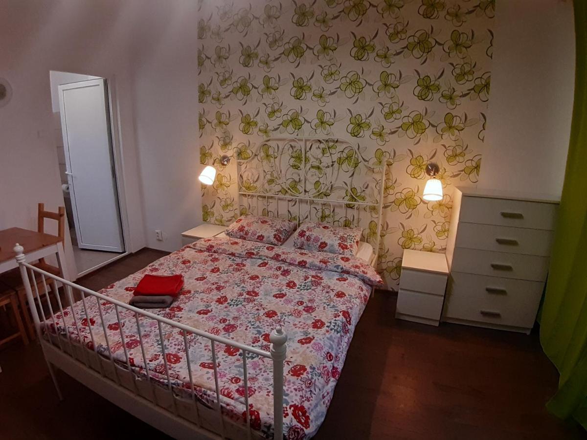 Romantic Calm Apartments Piata Universitate บูคาเรสต์ ภายนอก รูปภาพ