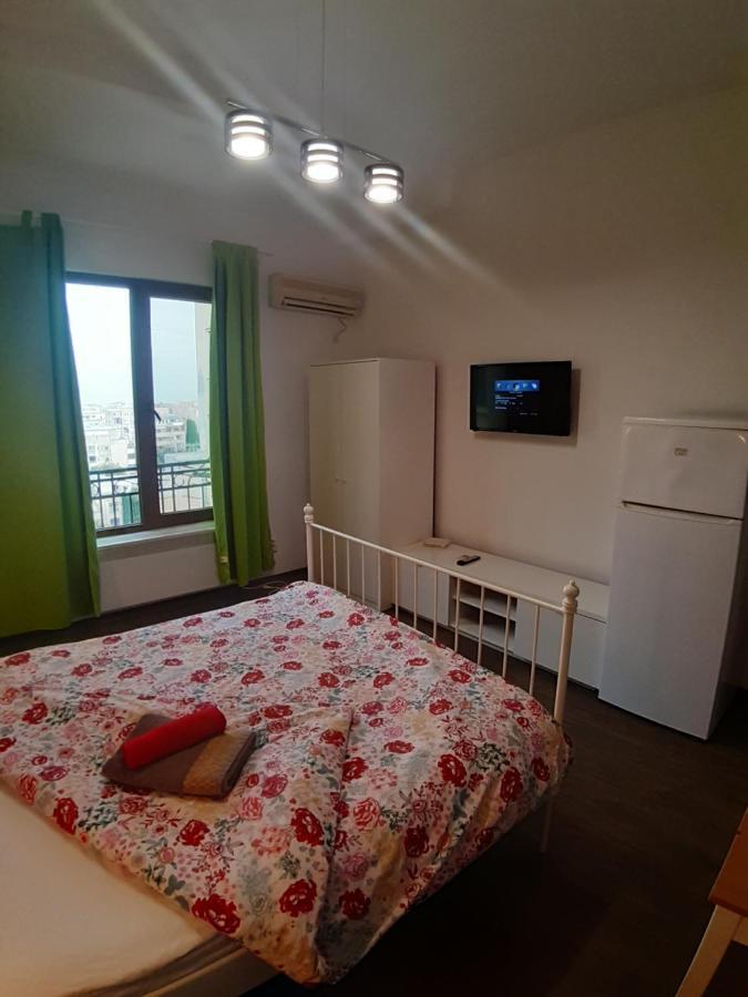 Romantic Calm Apartments Piata Universitate บูคาเรสต์ ภายนอก รูปภาพ